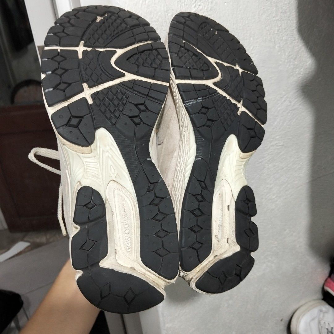New Balance (Category: Sneakers) located in El Salvador. Submitted by francheskaukayukay (Listing ID 1467697100, Image 3). Description: needs washing size 8 men size 10 women.
