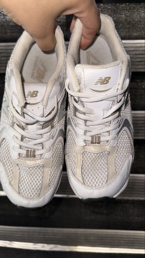 new balance 530 (Category: Shoe inserts) located in Manila. Submitted by lv121811 (Listing ID 1467603180, Image 3). Description: declurterring: used new balance 530 Size : 3 US/ 21CM .