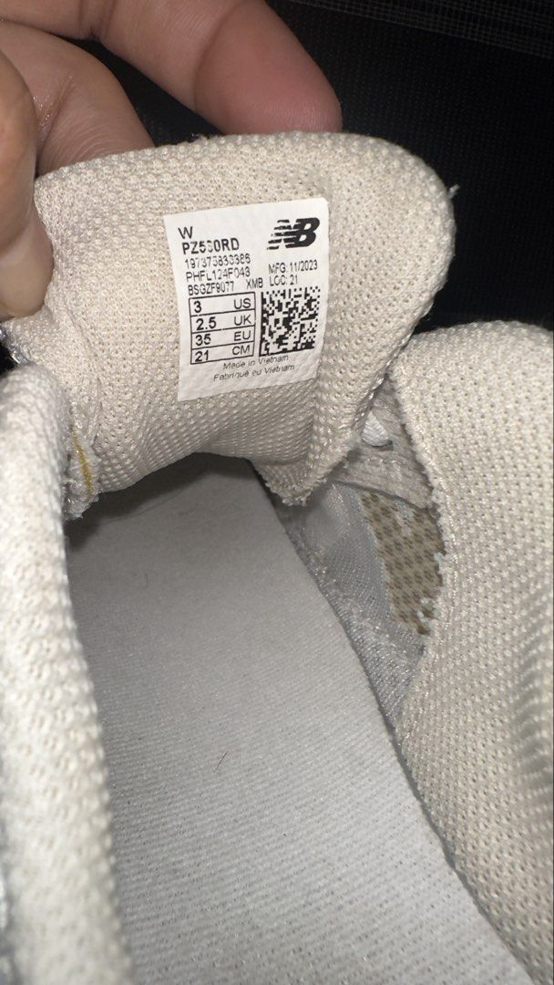 new balance 530 (Category: Shoe inserts) located in Manila. Submitted by lv121811 (Listing ID 1467603180, Image 2). Description: declurterring: used new balance 530 Size : 3 US/ 21CM .