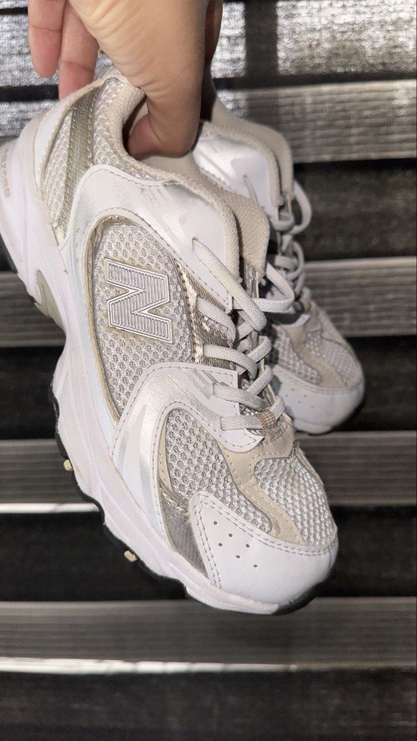 new balance 530 (Category: Shoe inserts) located in Manila. Submitted by lv121811 (Listing ID 1467603180, Image 1). Description: declurterring: used new balance 530 Size : 3 US/ 21CM .