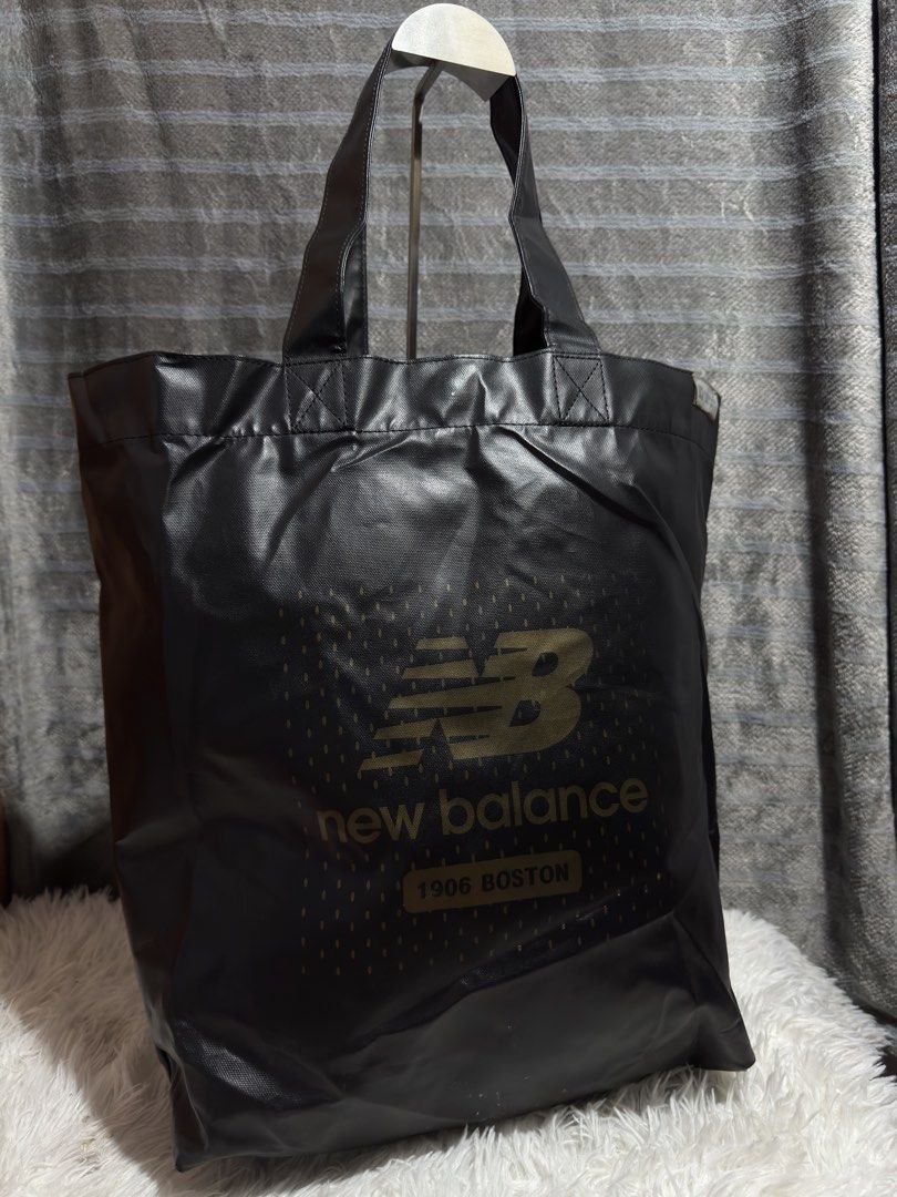 NEW BALANCE TOTE BAG (Category: Tote Bags) located in Cagayan de Oro. Submitted by akidomingo088 (Listing ID 1467603204, Image 1). Description: good condition no hiden flaws please check photos provided what you see what you get 🫶🏻.
