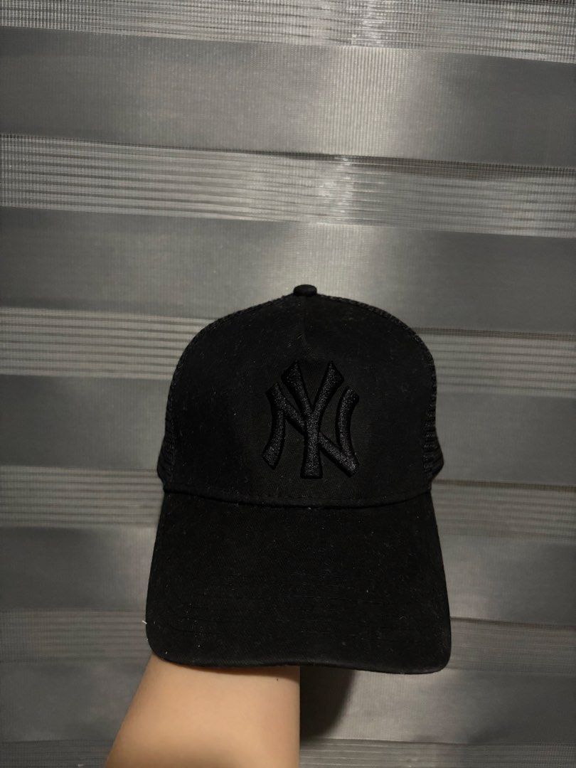 new era cap (Category: Caps & Hats) located in Manila. Submitted by iyahpreloved_ (Listing ID 1467778253, Image 2). Description: nego! needs cleaning lang super ganda pa in person - issue shown on the last photo .