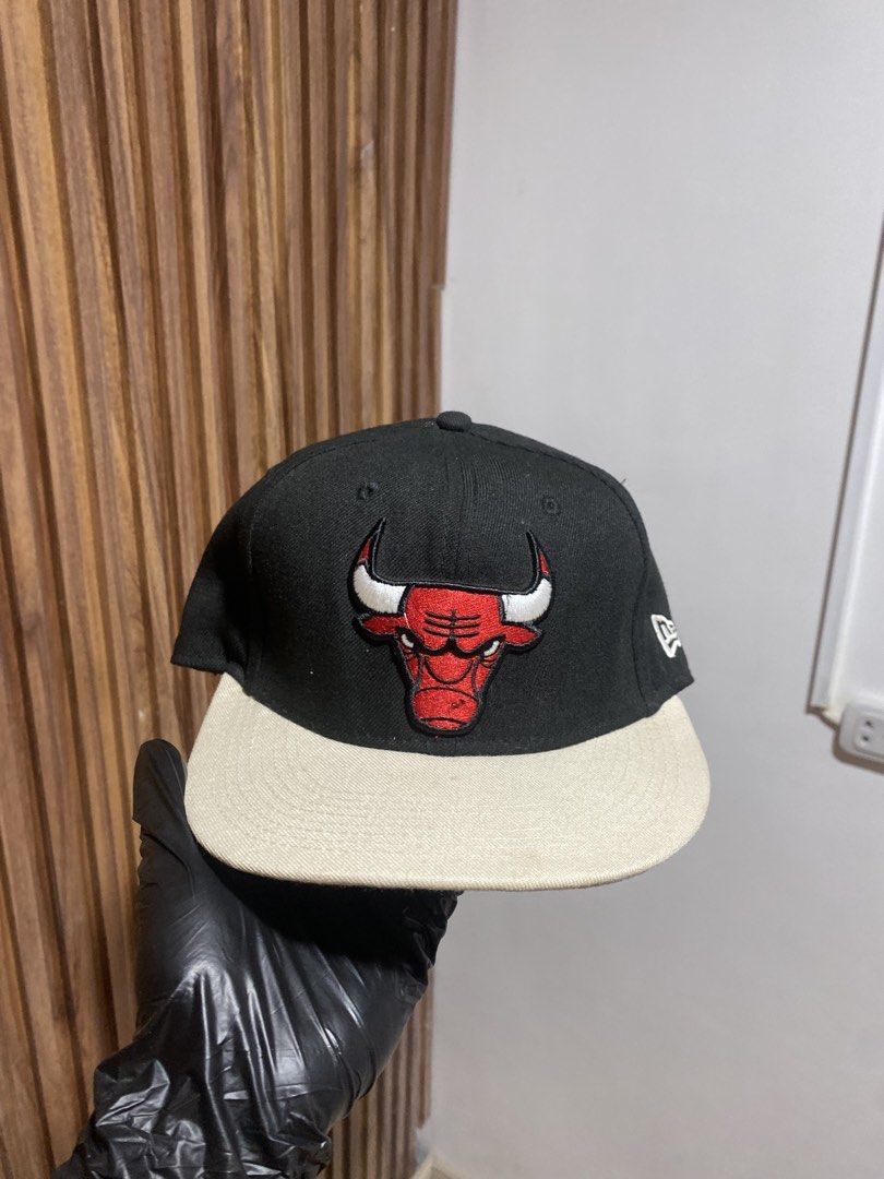 New Era Chicago Bulls 9FIFTY Snapback Cap (Category: Caps & Hats) located in Caloocan City. Submitted by heatedcaps4425 (Listing ID 1467803187, Image 1). Description: - Brand: New Era 9FIFTY - Team: Chicago Bulls (Embroidered front logo) - Color: Black crown with off-white brim - Fit: Adjustable snapback closure - Material: Cotton and spandex blend - Origin: Made in Bangladesh - Condition: Brand new.