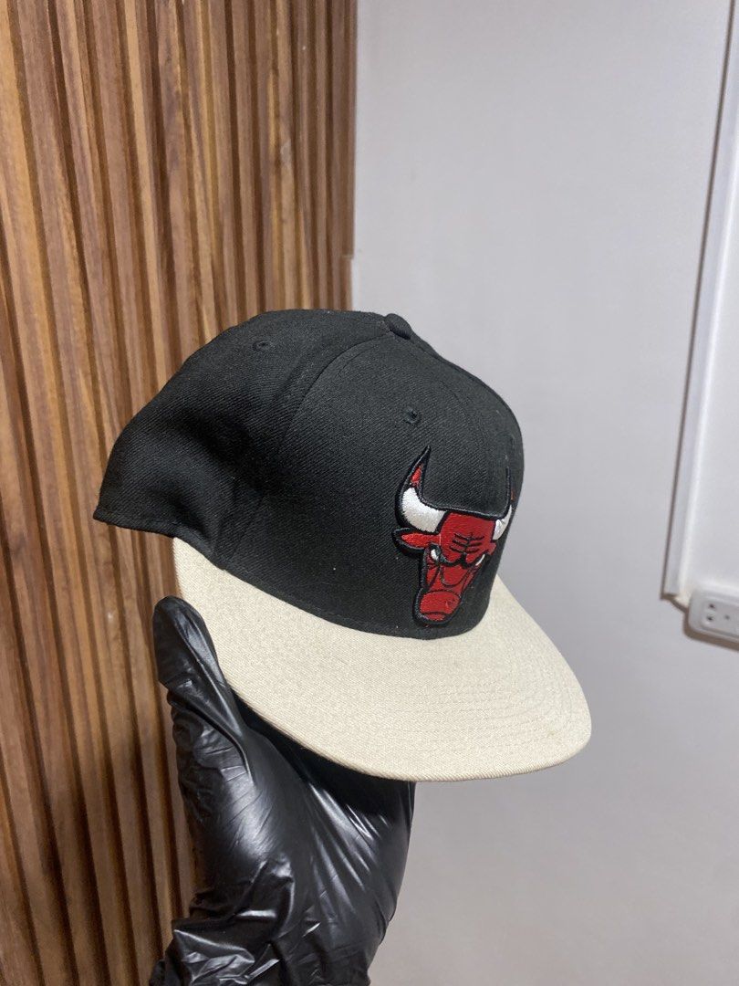 New Era Chicago Bulls 9FIFTY Snapback Cap (Category: Caps & Hats) located in Caloocan City. Submitted by heatedcaps4425 (Listing ID 1467803187, Image 2). Description: - Brand: New Era 9FIFTY - Team: Chicago Bulls (Embroidered front logo) - Color: Black crown with off-white brim - Fit: Adjustable snapback closure - Material: Cotton and spandex blend - Origin: Made in Bangladesh - Condition: Brand new.