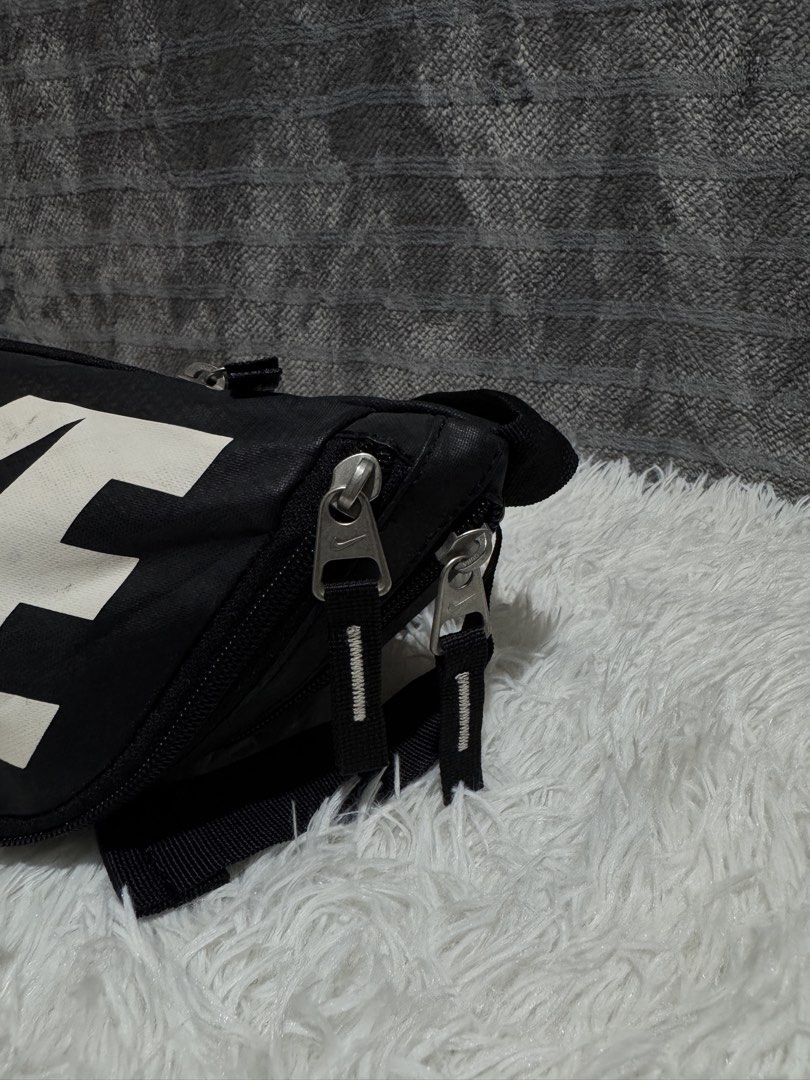 NIKE (Category: Belt bags, Clutches and Pouches) located in Cagayan de Oro. Submitted by akidomingo088 (Listing ID 1467603445, Image 3). Description: good condition no hiden flaws please check photos provided what you see what you get 🫶🏻.