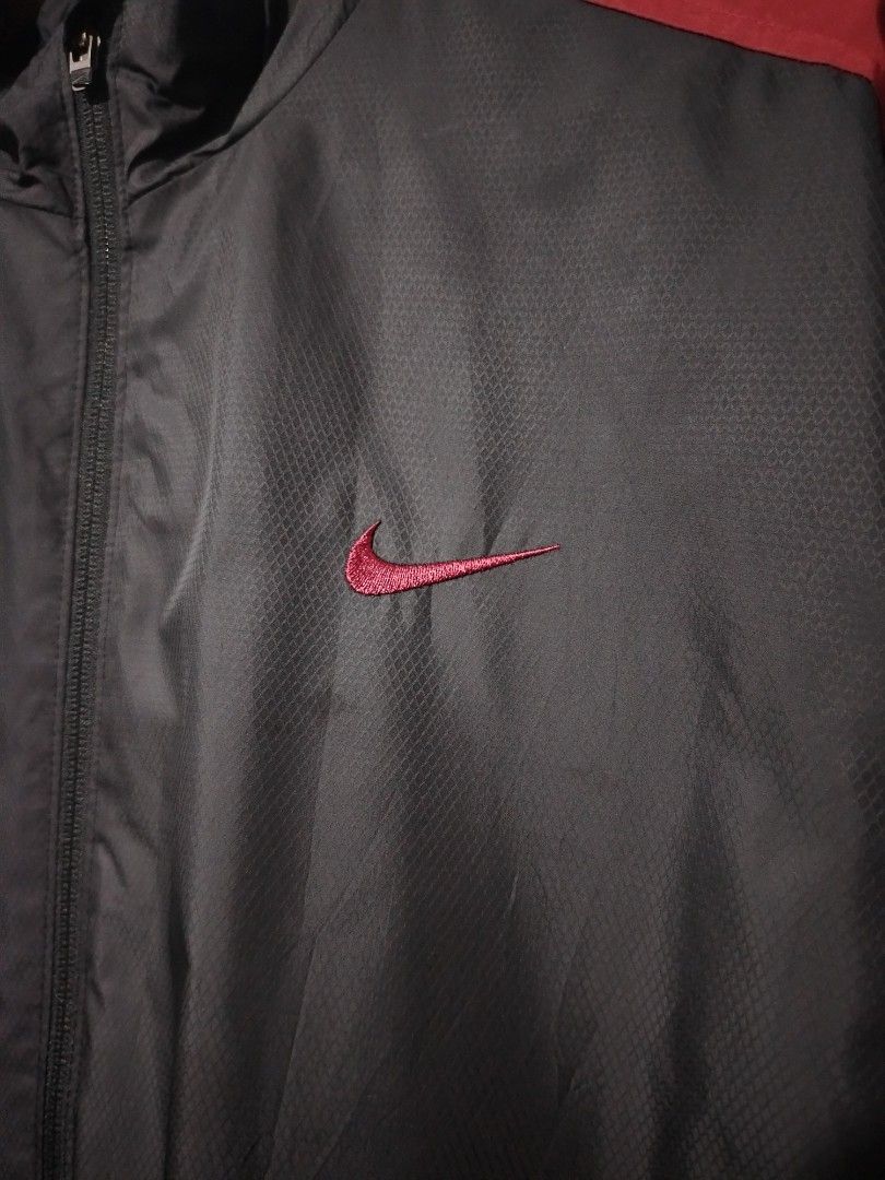 Nike (Category: Coats, Jackets and Outerwear) located in Bocaue. Submitted by adrianberi35876 (Listing ID 1467769406, Image 3). Description: Nike Width:24.2 Length:28.5 Good Condition Issue:1 pinhole & sira ung rubber ng zipper still working parin (Check 3 last photo) 📩 📩 📩 📍 Bocaue,Bulacan.