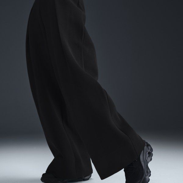 NIKE - Black Tech Fleece Pleated Wide Pants (Category: Other Bottoms) located in Cavite. Submitted by hand.picked (Listing ID 1467725690, Image 2). Description: NIKE - Black Tech Fleece Pleated Wide Pants Size: Medium 28” Waistline 40” Length 12.5” Leg Opening Condition: Excellent.