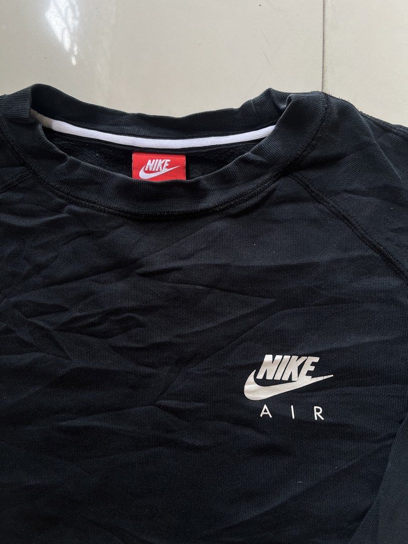 Nike Air Black Sweatshirt Pullover Size L (Category: Coats, Jackets and Outerwear) located in Manila. Submitted by silentforest_c1f6e4 (Listing ID 1467727241, Image 2). Description: - Brand: Nike - Style: Nike Air Crewneck Sweatshirt / Pullover - Color: Black with white inner collar stripe - Size: Men's Large - Details: Small Nike Air chest logo, giant Nike Air graphic on the back shoulders - Material: Super comfy fleece interior, ribbed cuffs an
