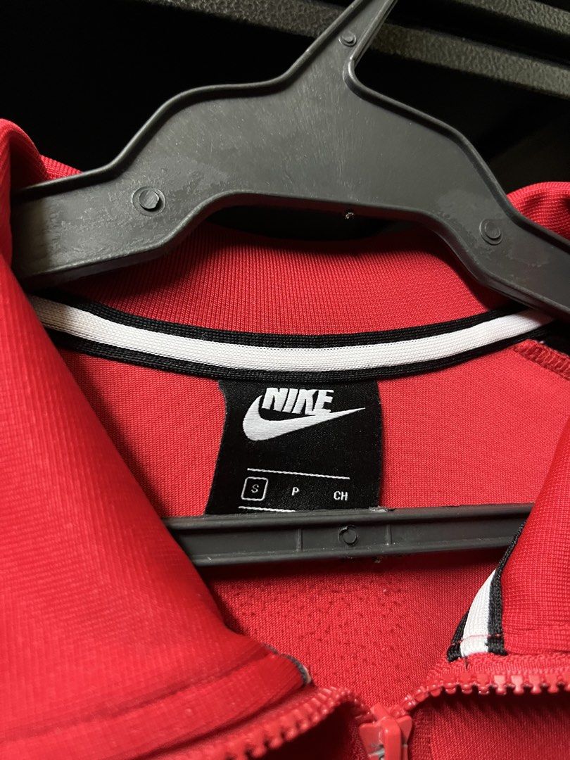 Nike Air Half Zip Track Jacket Red (Category: Coats, Jackets and Outerwear) located in Muntinlupa City. Submitted by ninenine.collective (Listing ID 1467839258, Image 3). Description: dimes - 22/25 konting lints and need wash.