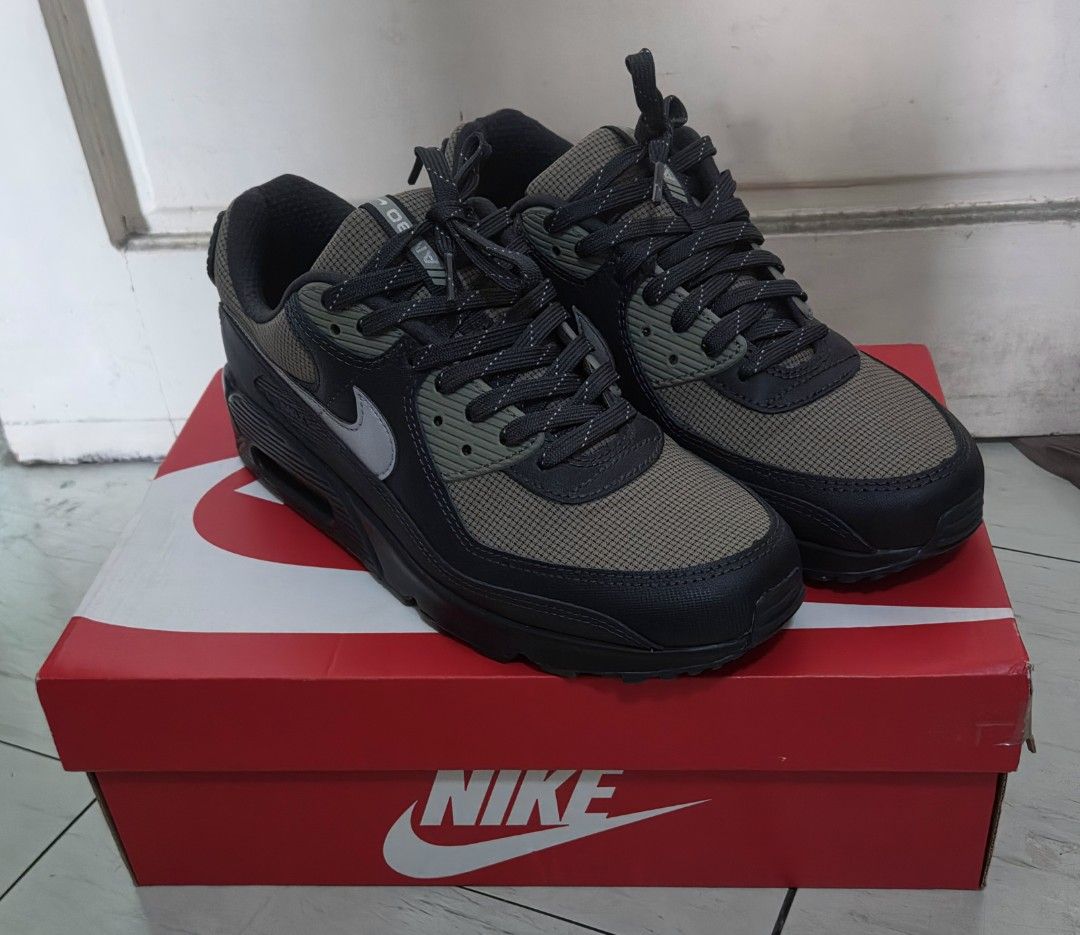 Nike Air Max 90 Anthracite (Category: Sneakers) located in Quezon City. Submitted by zenstar_6fc3ef (Listing ID 1467673744, Image 1). Description: *** NO WARRANTY *** *** NO RETURN/NO REFUND *** Payment via Gcash only Delivery via courier to be booked and shouldered by the buyer. Metro Manila area only. No swapping, please. Thanks.