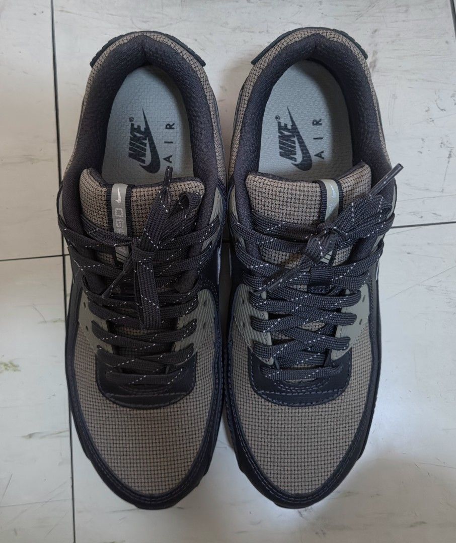 Nike Air Max 90 Anthracite (Category: Sneakers) located in Quezon City. Submitted by zenstar_6fc3ef (Listing ID 1467673744, Image 2). Description: *** NO WARRANTY *** *** NO RETURN/NO REFUND *** Payment via Gcash only Delivery via courier to be booked and shouldered by the buyer. Metro Manila area only. No swapping, please. Thanks.