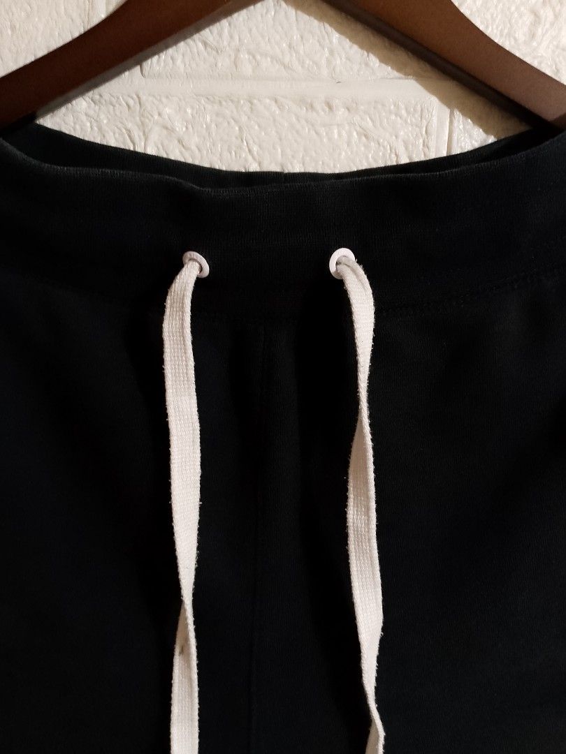 NIKE ALUMNI SHORTS (Category: Shorts) located in Tabaco. Submitted by zerothreethrift (Listing ID 1467775916, Image 3). Description: NIKE ALUMNI SHORTS SIZE MEDIUM EXCELLENT PM IF INTERESTED ALBAY LOCATION.