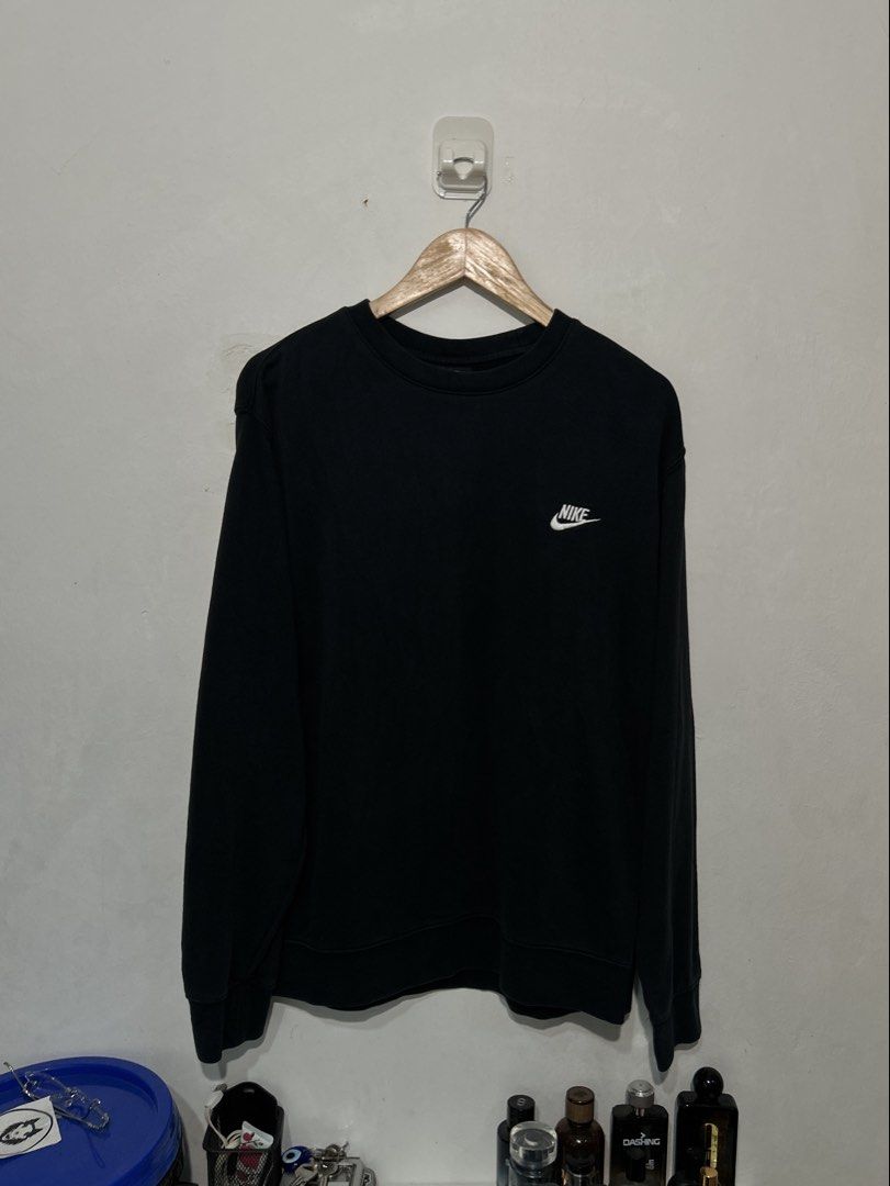 Nike Basic Sweater (Category: Coats, Jackets and Outerwear) located in Pulau Langkawi. Submitted by affdnsh (Listing ID 1467676638, Image 1). Description: .