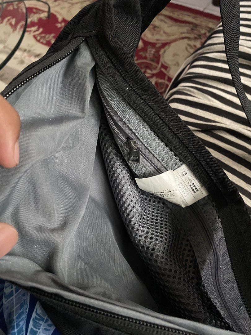 Nike Belt Bag (Category: Belt bags, Clutches and Pouches) located in Cebu City. Submitted by rustyyyyy. (Listing ID 1467660898, Image 3). Description: Excellent condition .