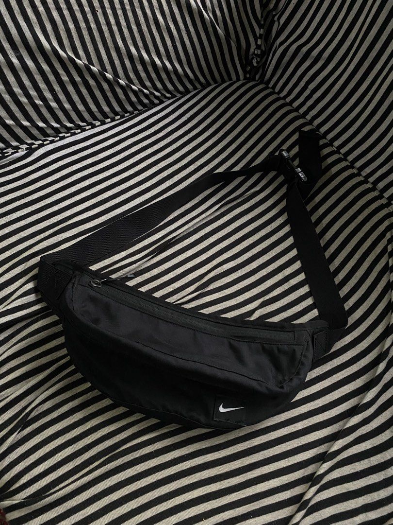 Nike Belt Bag (Category: Belt bags, Clutches and Pouches) located in Cebu City. Submitted by rustyyyyy. (Listing ID 1467660898, Image 1). Description: Excellent condition .