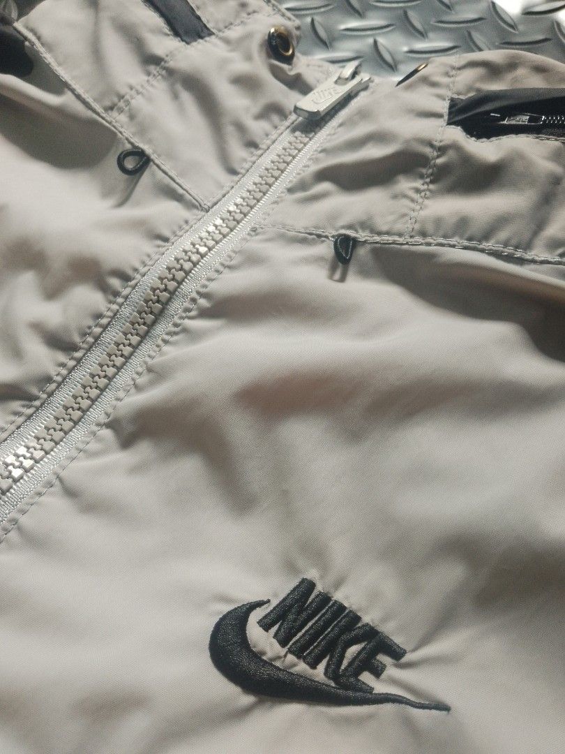 Nike Big Swoosh Windbreaker Jacket (Category: Coats, Jackets and Outerwear) located in Baguio. Submitted by bado.feels (Listing ID 1467677747, Image 3). Description: Excellent Condition Packable Hood Sobrang sikip pa ribbings Size Medium (22x24) Sleeves 28 1100+sf.