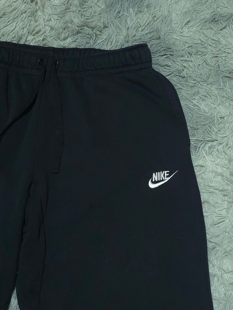 Nike Black Sweatpants (Category: Joggers) located in Abulug. Submitted by humanwhosellthings (Listing ID 1467639210, Image 3). Description: - NIKÈ Sweat Pants ✅Excellent Condition ✅Issue: none ▫️Waist Size: 30-38 ▫️Length: 39 - Soft and comfortable fabric ideal for lounging or casual wear - Features an embroidered white Nike logo on the hip - Elastic waistband with a secure adjustable drawstring - Includes one functional back pocket - Made in Chi