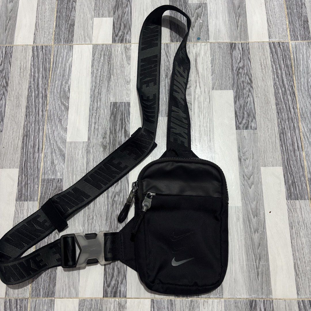 Nike chest bag (Category: Sling Bags) located in Banga. Submitted by akosiloco (Listing ID 1467713253, Image 1). Description: Excellent Condition Plus sf.