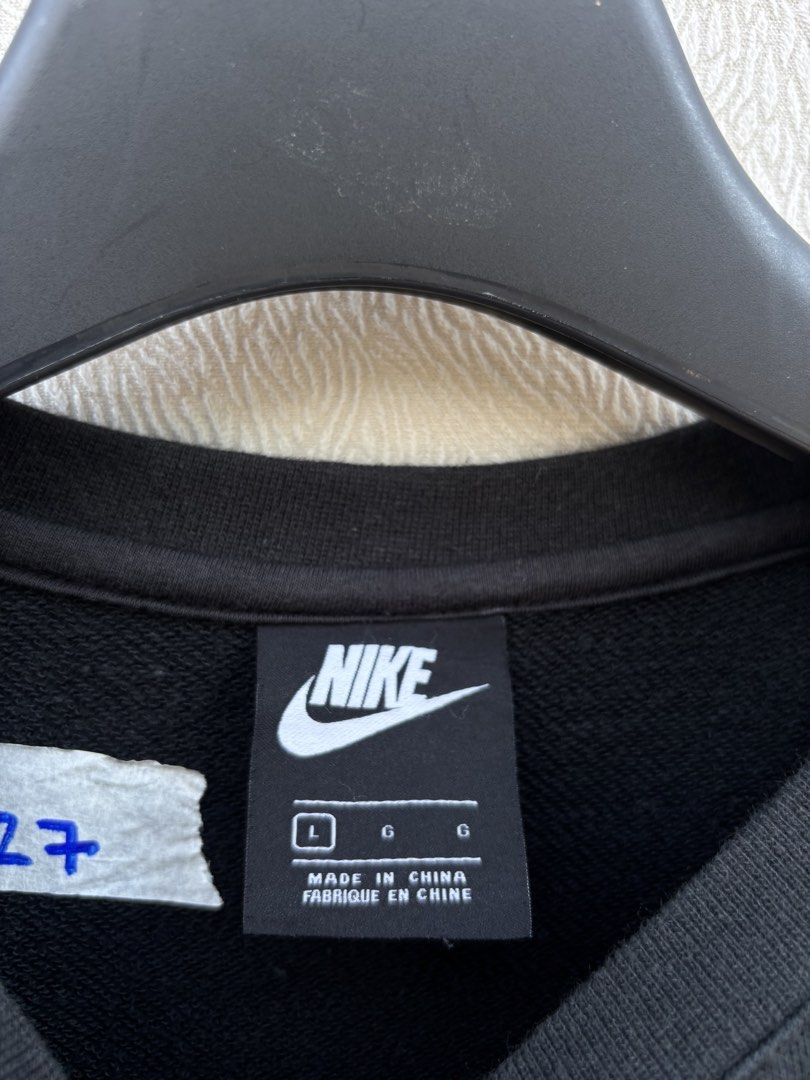 Nike Crewneck/Sweatshirt (Category: Coats, Jackets and Outerwear) located in Baybay. Submitted by thrift.ed2023 (Listing ID 1467650302, Image 3). Description: Nike Crewneck/Sweatshirt Large 22x29 No Issue Need Wash Good as New .