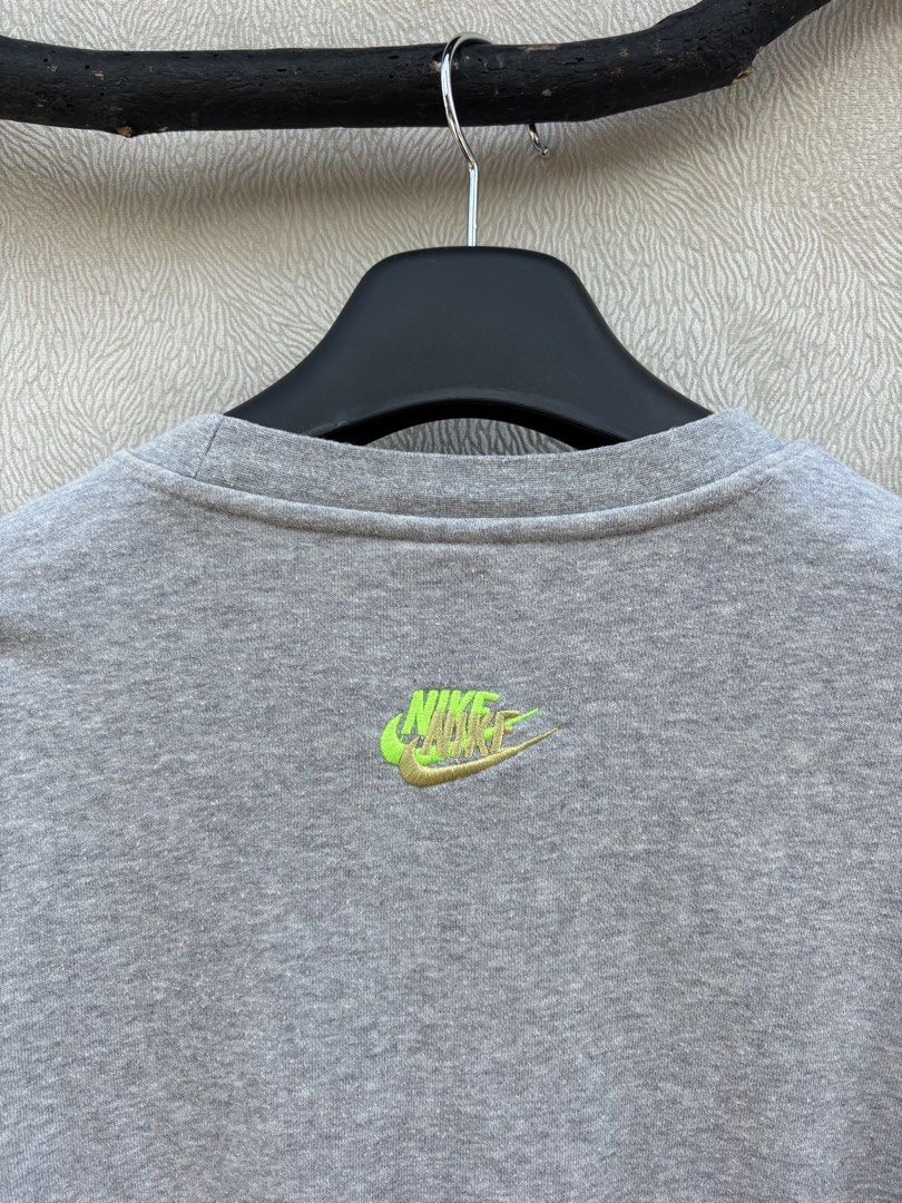 Nike Crewneck/Sweatshirt (Category: Coats, Jackets and Outerwear) located in Baybay. Submitted by thrift.ed2023 (Listing ID 1467657383, Image 3). Description: Nike Crewneck/Sweatshirt Medium to Large 22x25 No Issue Need Wash Good as New .