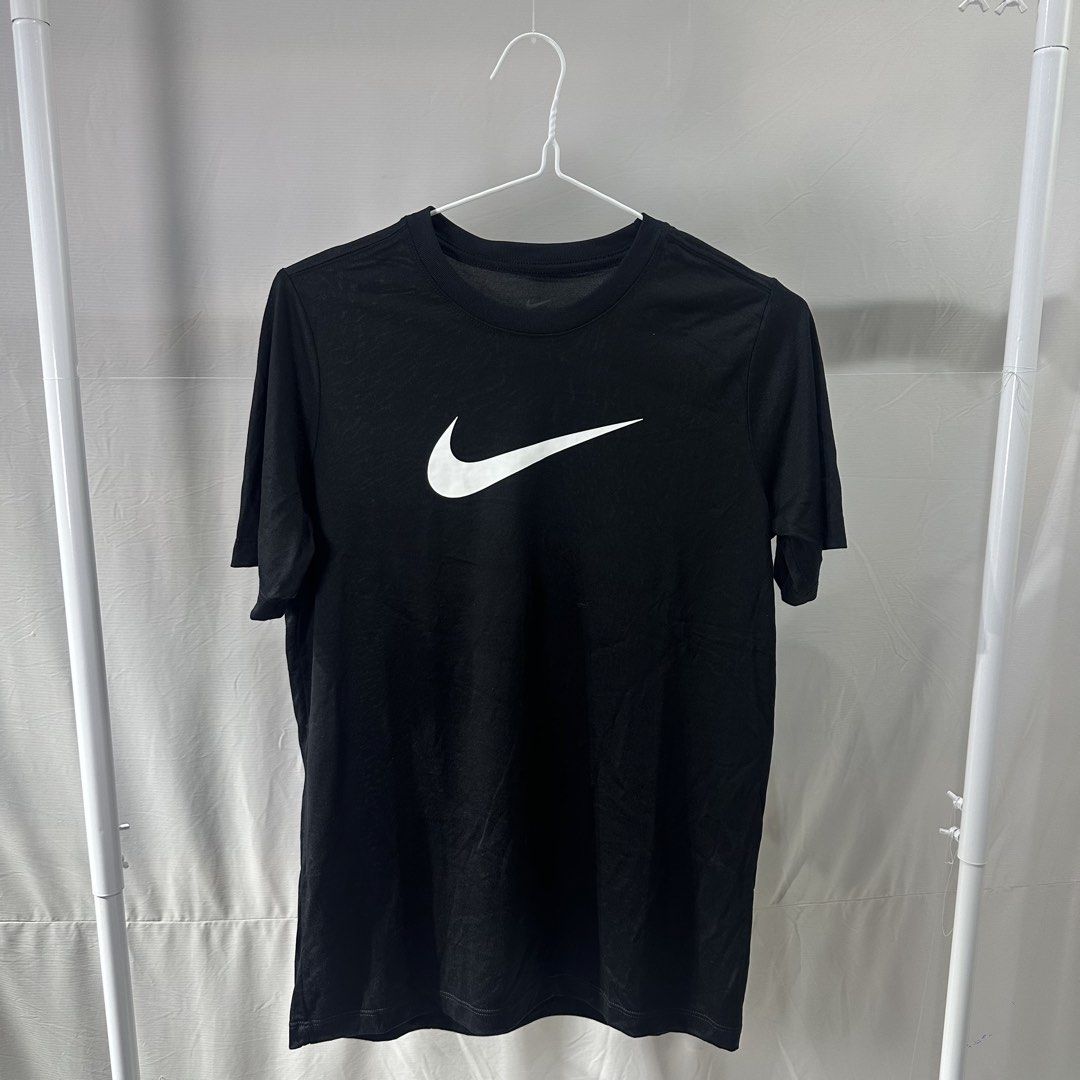 Nike Dri-fit (Category: Activewear) located in Angeles City. Submitted by decko.finds (Listing ID 1467648884, Image 1). Description: 19’ x 26’ (XL).