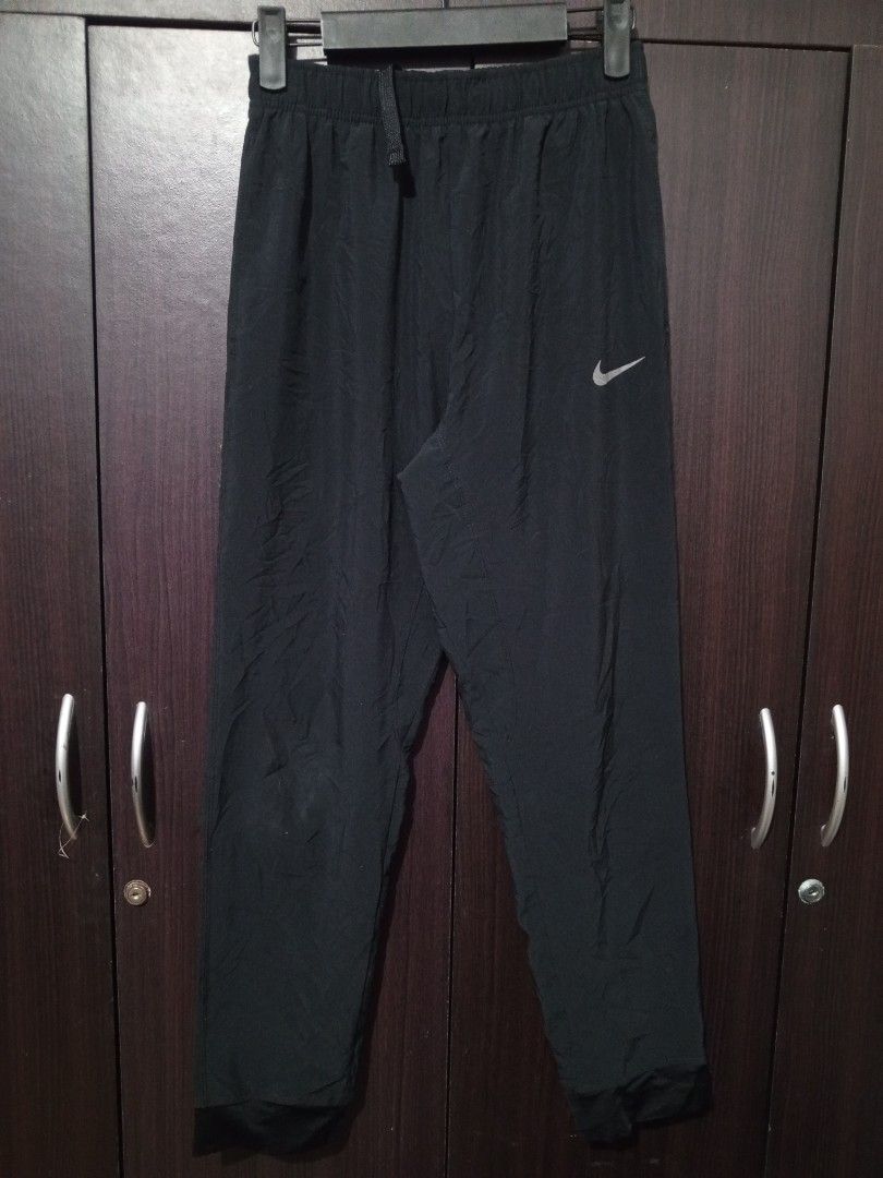 Nike dri-fit athletic trousers (Category: Activewear) located in Santa Maria. Submitted by paulo-garcia21 (Listing ID 1467720099, Image 1). Description: large on tag waist 23 to 30 length 34 inseam 25 L.O 9.5 no flaws excellent.