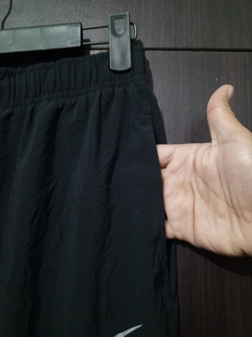 Nike dri-fit athletic trousers (Category: Activewear) located in Santa Maria. Submitted by paulo-garcia21 (Listing ID 1467720099, Image 3). Description: large on tag waist 23 to 30 length 34 inseam 25 L.O 9.5 no flaws excellent.