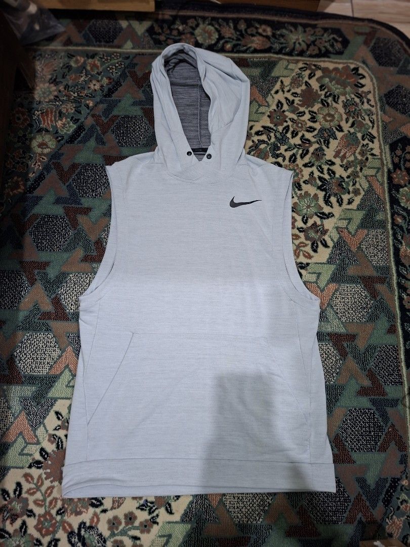 Nike drifit hoodie shirt (Category: Activewear) located in Santa Maria. Submitted by little_softy (Listing ID 1467740455, Image 1). Description: .