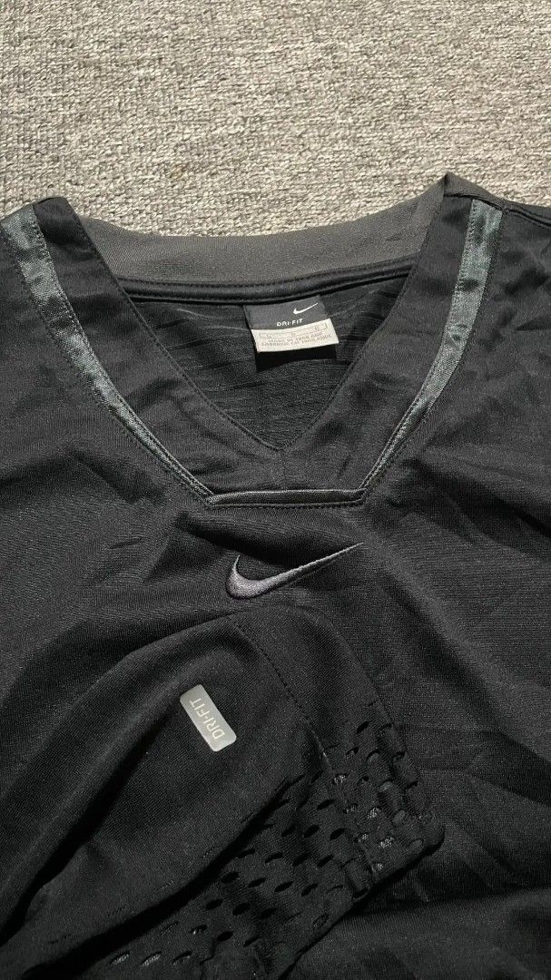 Nike Dri-FIT Jersey (Category: Activewear) located in Manila. Submitted by jusss121 (Listing ID 1467717375, Image 2). Description: 23 Width 28.5 Length As new No issue PM/DM 💌.