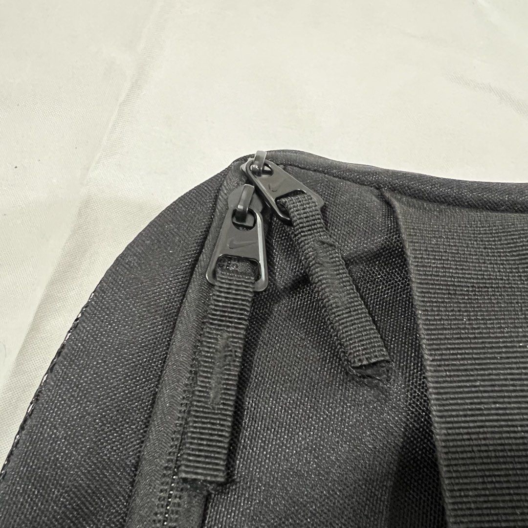 Nike duffle duffel Bag (Category: Luxury Bags & Wallets) located in Cavite. Submitted by itsayaaa (Listing ID 1467737937, Image 3). Description: Nike Duffle Bag Issue: No issue Condition: Excellent Condition STARTING BID: 150 INCREMENT: 50 CLAIM: 📩.