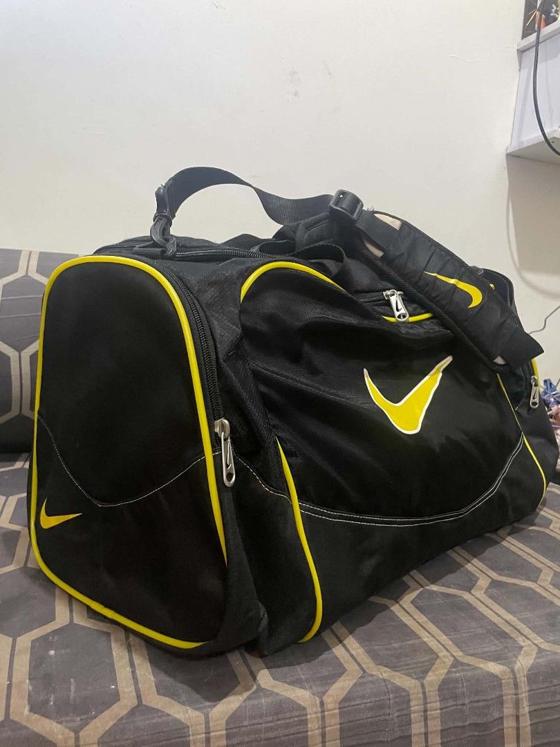Nike dufflebag (Category: Sling Bags) located in Manila. Submitted by esskkeeyy_thriftzone (Listing ID 1467733783, Image 3). Description: Preloved original Nike duffleBag Like new condition.