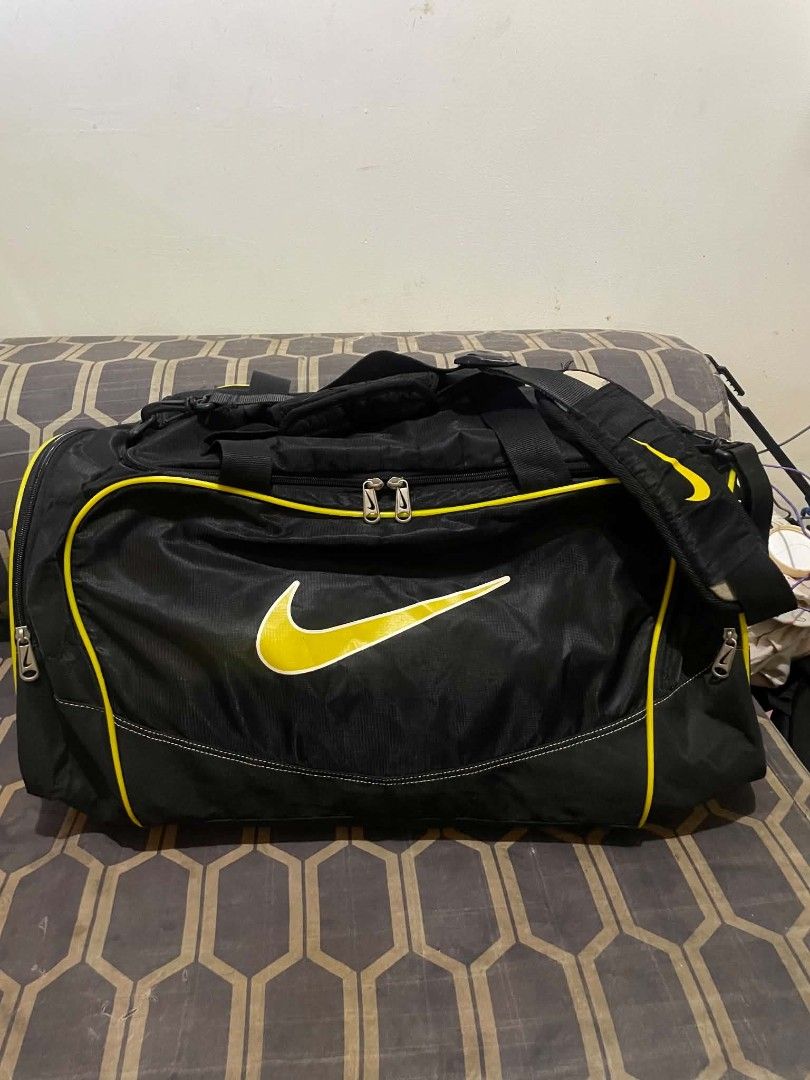 Nike dufflebag (Category: Sling Bags) located in Manila. Submitted by esskkeeyy_thriftzone (Listing ID 1467733783, Image 1). Description: Preloved original Nike duffleBag Like new condition.