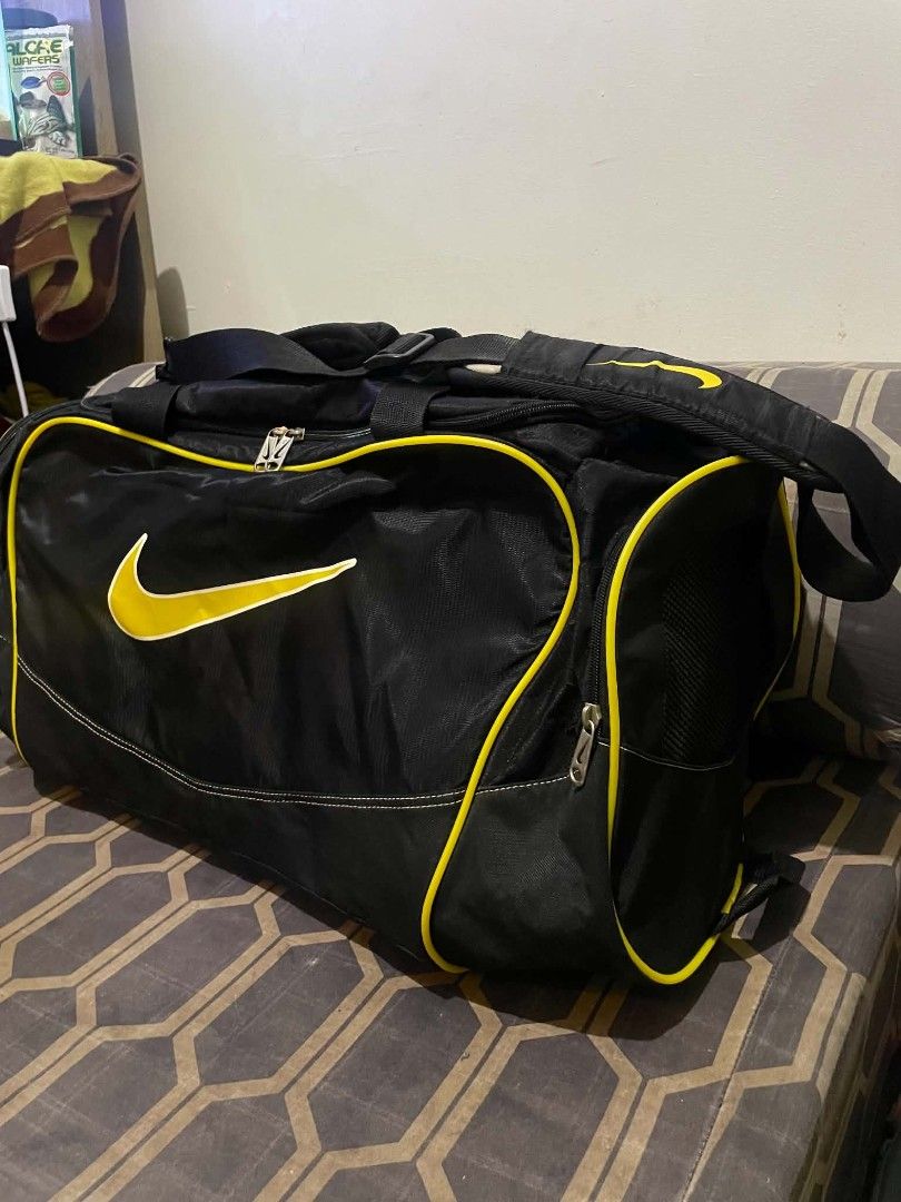 Nike dufflebag (Category: Sling Bags) located in Manila. Submitted by esskkeeyy_thriftzone (Listing ID 1467733783, Image 2). Description: Preloved original Nike duffleBag Like new condition.