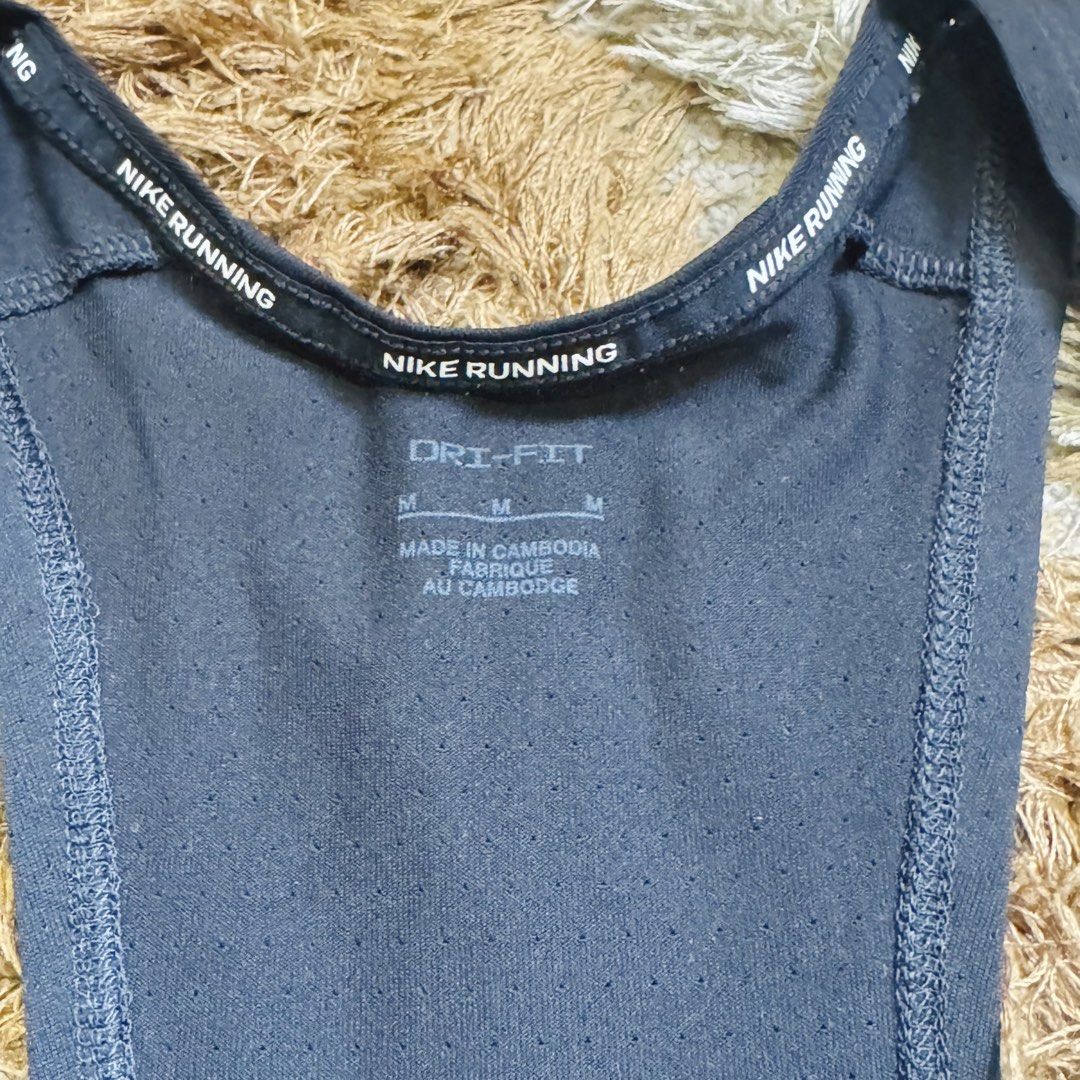 NIKE FAST SINGLET (Category: Activewear) located in Manila. Submitted by visvim24 (Listing ID 1467653087, Image 3). Description: MED.