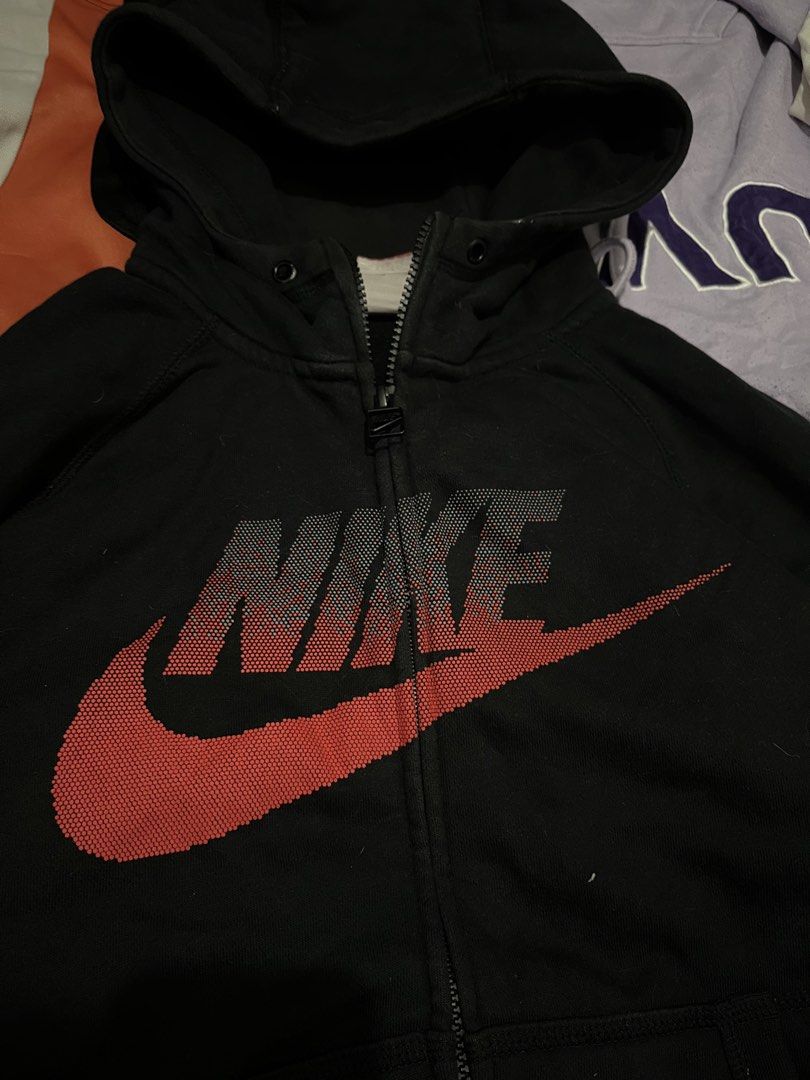 nike fleece jacket (Category: Coats, Jackets and Outerwear) located in Pasay City. Submitted by metro_thrift (Listing ID 1467647210, Image 2). Description: 21x25 good condition no issue.