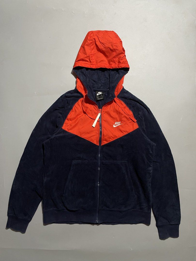Nike Fleece Winter Windrunner Jacket (Category: Coats, Jackets and Outerwear) located in Taguig. Submitted by sellnbustle (Listing ID 1467725343, Image 1). Description: Nike Fleece Winter Windrunner Jacket Embroidered logo Size Large 22x27 Very good condition Authentic.