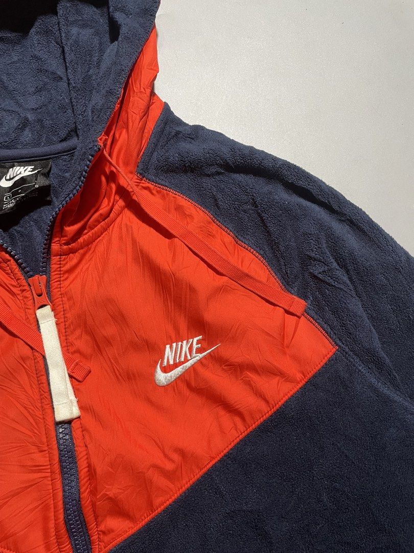 Nike Fleece Winter Windrunner Jacket (Category: Coats, Jackets and Outerwear) located in Taguig. Submitted by sellnbustle (Listing ID 1467725343, Image 2). Description: Nike Fleece Winter Windrunner Jacket Embroidered logo Size Large 22x27 Very good condition Authentic.