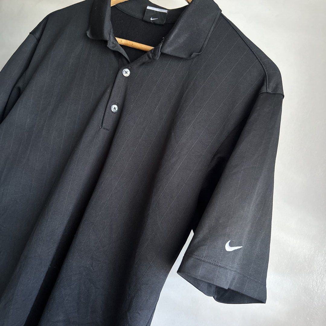 Nike Golf Polo (Category: Tshirts & Polo Shirts ) located in Quezon City. Submitted by luxurybyluci (Listing ID 1467604621, Image 3). Description: Nike Golf Polo Good Condition No issue Authentic 22 28.