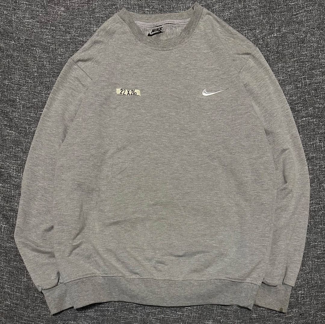 NIKE GREY PULLOVER (Category: Coats, Jackets and Outerwear) located in Manila. Submitted by thriftedbykab (Listing ID 1467716838, Image 1). Description: -Brand: NIKE -Complete tags -Size: (M) -Width: 22 | Length: 26 -Condition: SIGN OF USAGE -Color Rate: 8.5/10 -Issue: NEED WASH.