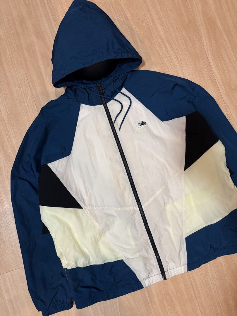 Nike Heritage Windrunner Woven Jacket (Category: Coats, Jackets and Outerwear) located in Quezon City. Submitted by callelistothriftshop (Listing ID 1467721561, Image 2). Description: 🔥CL - 6429 | N!ke Heritage Windrunner Woven Jacket 🔥 💸 PRICE: ₱ 1680 + Shipping Fee ➡️ DIMENSION: 27”W x 27”L ➡️ SIZE ON TAG: XL ➡️ BEST FIT: Large boxy to XL ➡️ COLOR: Offwhite, Black, Navy Blue ✨ CONDITION: Excellent Used Condition ‼️.