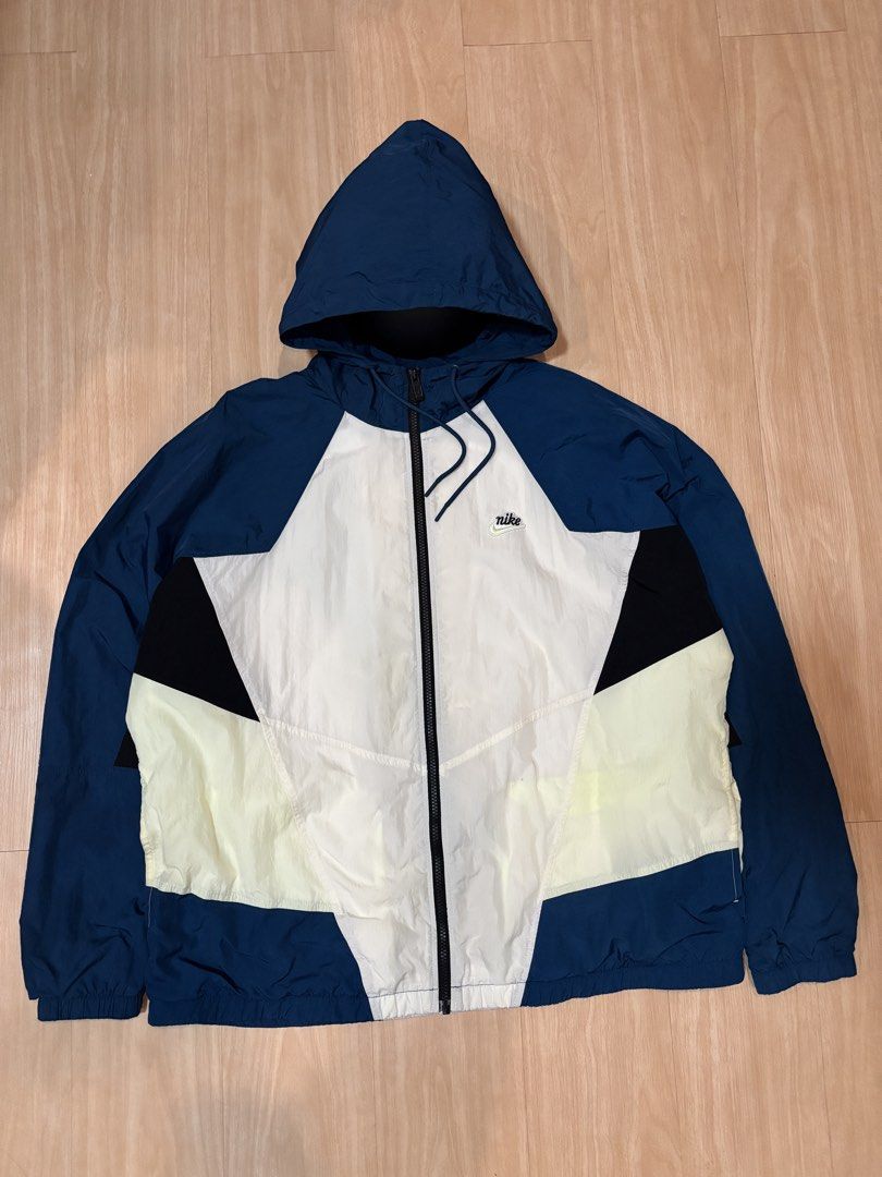 Nike Heritage Windrunner Woven Jacket (Category: Coats, Jackets and Outerwear) located in Quezon City. Submitted by callelistothriftshop (Listing ID 1467721561, Image 1). Description: 🔥CL - 6429 | N!ke Heritage Windrunner Woven Jacket 🔥 💸 PRICE: ₱ 1680 + Shipping Fee ➡️ DIMENSION: 27”W x 27”L ➡️ SIZE ON TAG: XL ➡️ BEST FIT: Large boxy to XL ➡️ COLOR: Offwhite, Black, Navy Blue ✨ CONDITION: Excellent Used Condition ‼️.
