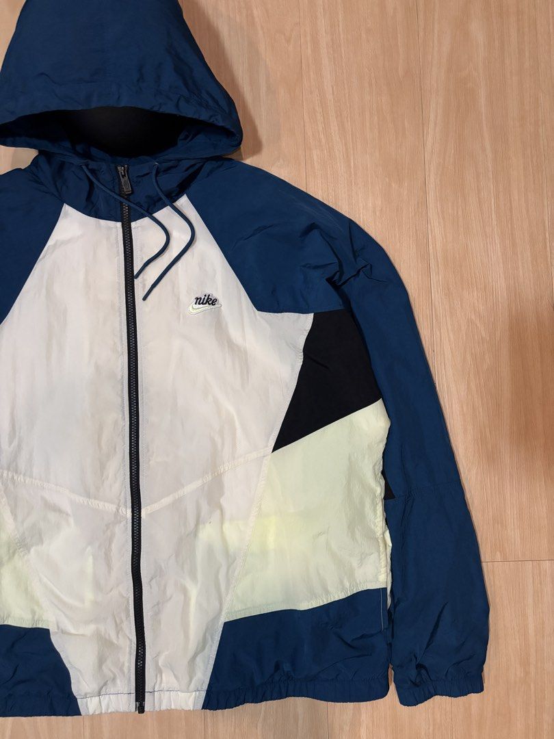 Nike Heritage Windrunner Woven Jacket (Category: Coats, Jackets and Outerwear) located in Quezon City. Submitted by callelistothriftshop (Listing ID 1467721561, Image 3). Description: 🔥CL - 6429 | N!ke Heritage Windrunner Woven Jacket 🔥 💸 PRICE: ₱ 1680 + Shipping Fee ➡️ DIMENSION: 27”W x 27”L ➡️ SIZE ON TAG: XL ➡️ BEST FIT: Large boxy to XL ➡️ COLOR: Offwhite, Black, Navy Blue ✨ CONDITION: Excellent Used Condition ‼️.