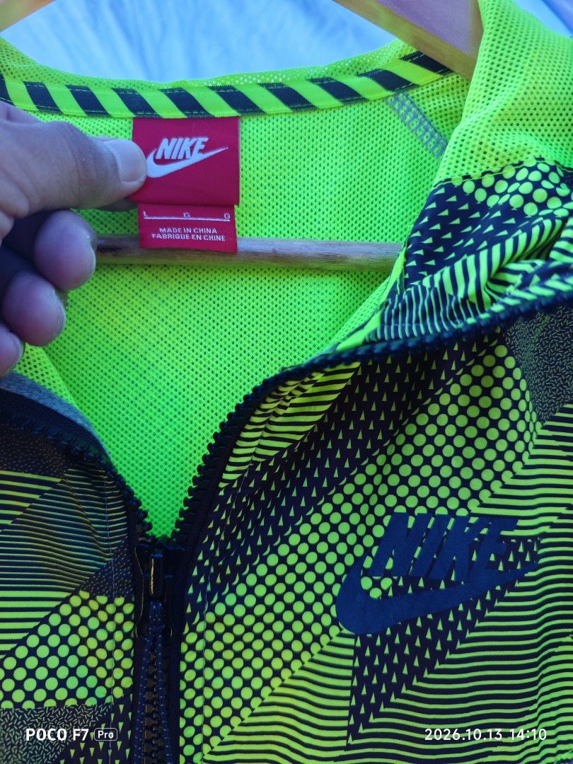 Nike hoodie jacket (Category: Coats, Jackets and Outerwear) located in Mexico. Submitted by josephnuqui1980 (Listing ID 1467654637, Image 3). Description: This is a grey and electric green Nike RU Windrunner Finisher Overlay Hooded Jacket Size Large on tag.