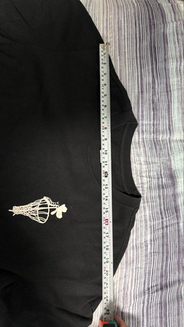 Nike Hoops Black T-Shirt Graphic Tee (Category: Tshirts & Polo Shirts ) located in Quezon City. Submitted by kobeeeee_12 (Listing ID 1467641995, Image 3). Description: - Brand: Nike (The Nike Tee) - Style: Black Hoops graphic t-shirt - Front: Small basketball net graphic on chest - Back: Large grey and green Nike Hoops text logo - Condition: Excellent / Pre-loved - Shipping or meetup options available.
