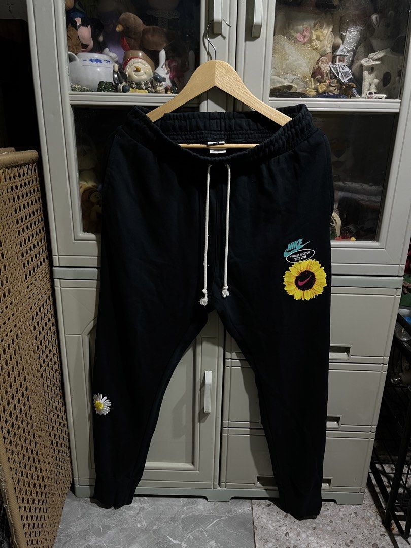 nike jogger (Category: Joggers) located in Iloilo. Submitted by uk.hade (Listing ID 1467704051, Image 1). Description: size large all details posted.