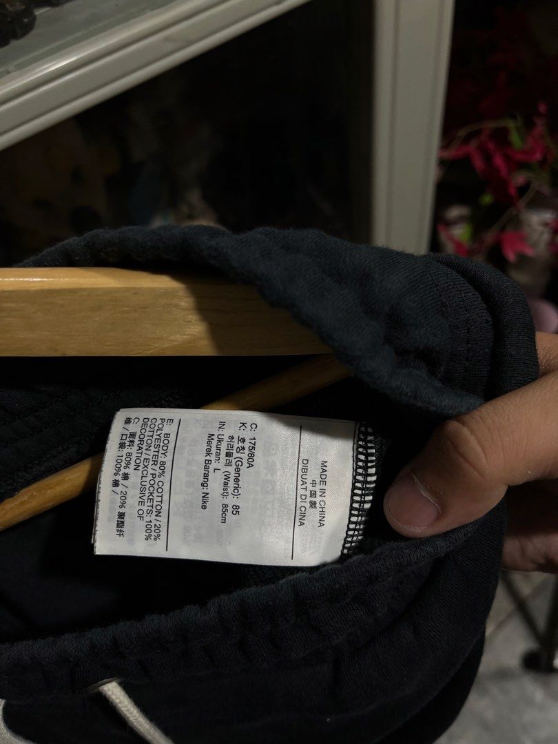 nike jogger (Category: Joggers) located in Iloilo. Submitted by uk.hade (Listing ID 1467704051, Image 3). Description: size large all details posted.