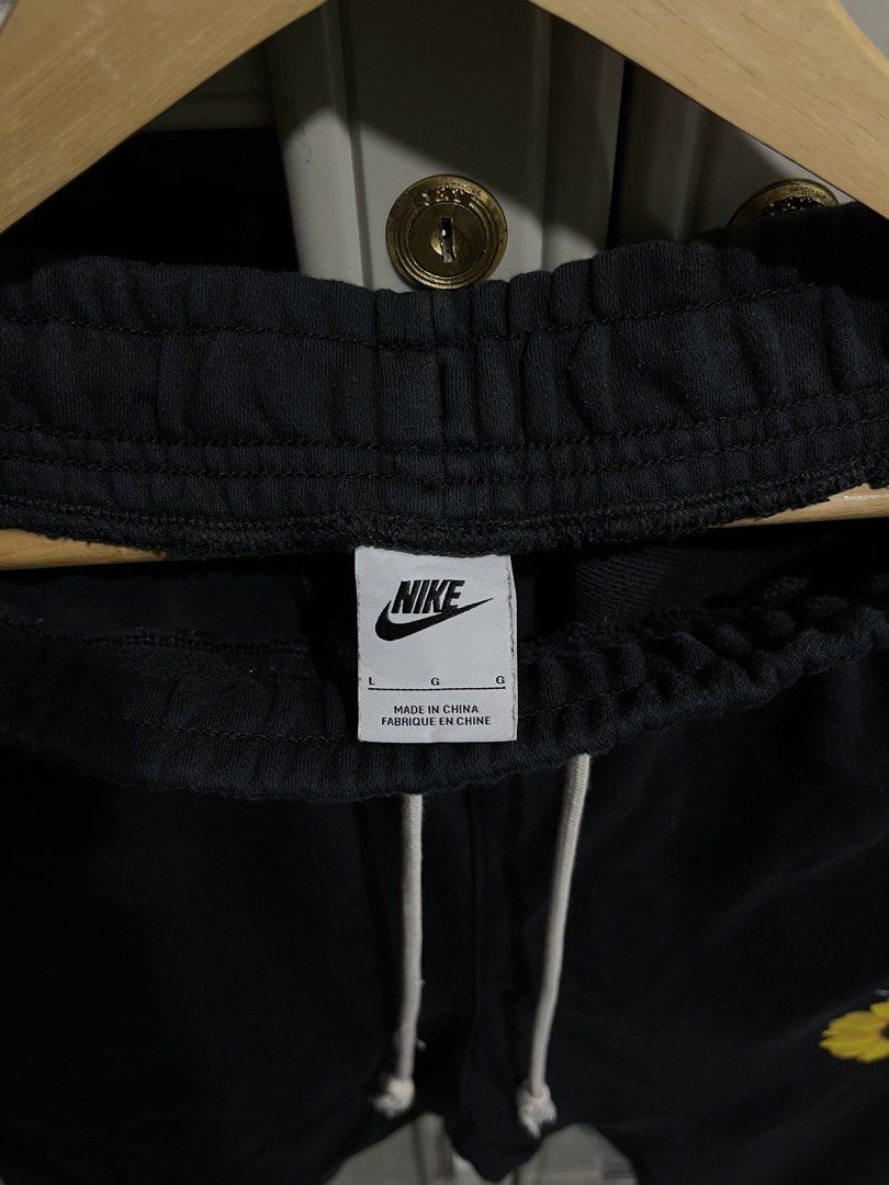 nike jogger (Category: Joggers) located in Iloilo. Submitted by uk.hade (Listing ID 1467704051, Image 2). Description: size large all details posted.