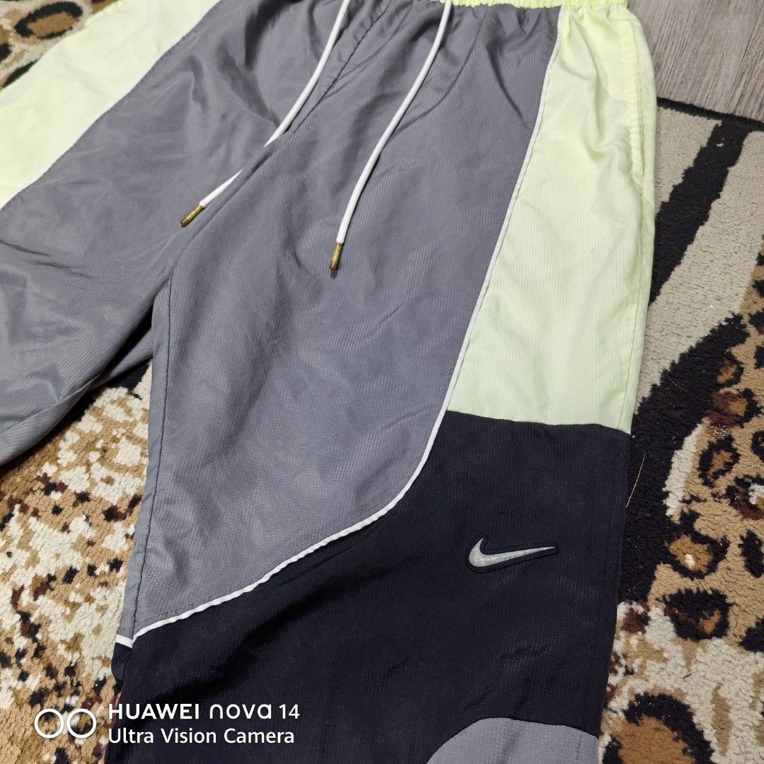 Nike jogging pants (Category: Shorts) located in Makati City. Submitted by sujpresko.thriftshop (Listing ID 1467657540, Image 2). Description: Nike jogging pants 999 Large adult Makati loc meets n shipp Pm.