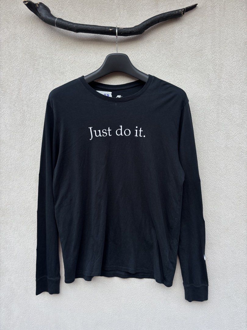 Nike Longsleeves (Category: Coats, Jackets and Outerwear) located in Baybay. Submitted by thrift.ed2023 (Listing ID 1467681367, Image 1). Description: Nike Longsleeves Medium 20x27 No Issue Need Wash Good as New.
