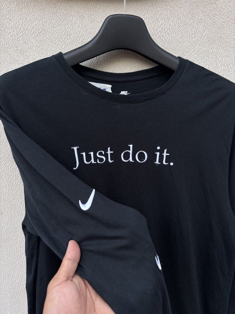 Nike Longsleeves (Category: Coats, Jackets and Outerwear) located in Baybay. Submitted by thrift.ed2023 (Listing ID 1467681367, Image 2). Description: Nike Longsleeves Medium 20x27 No Issue Need Wash Good as New.